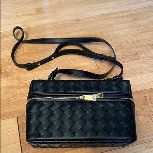 Woven vanity bag black bottega style